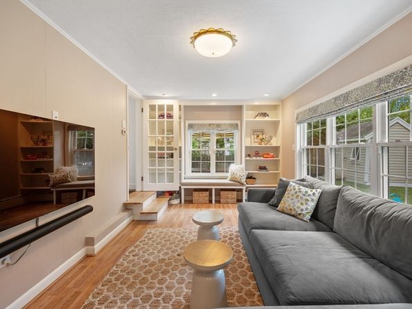 11 Standish Rd, Milton MA 02186