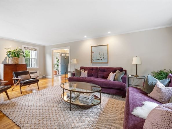 11 Standish Rd, Milton MA 02186