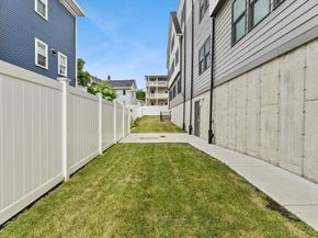 67-69 Cummins Hwy 304, Boston MA 02131