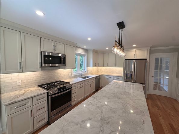 60 Dudley Rd, Billerica MA 01821