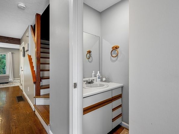 51 Fox Meadow Rd C, Leominster MA 01453