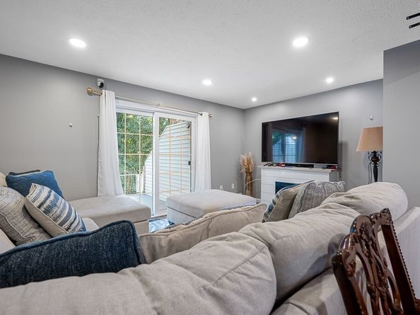 51 Fox Meadow Rd C, Leominster MA 01453