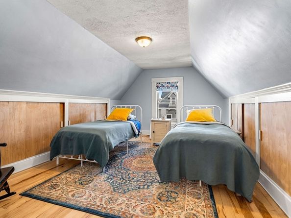 33 Middle St, Gloucester MA 01930