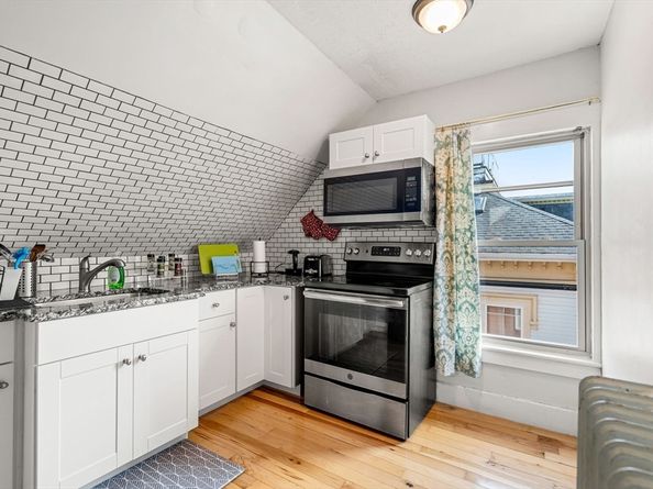 33 Middle St, Gloucester MA 01930