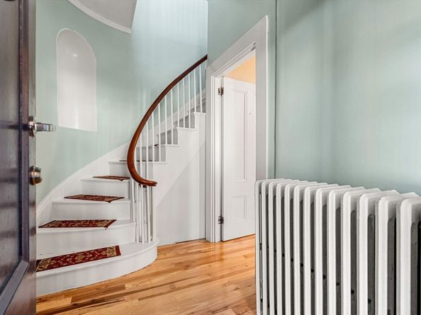 33 Middle St, Gloucester MA 01930