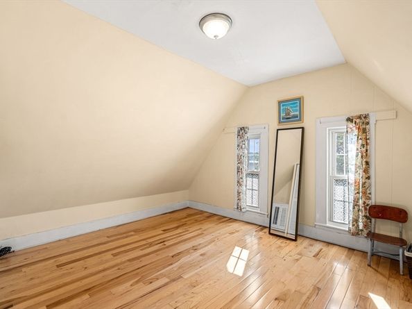 33 Middle St, Gloucester MA 01930