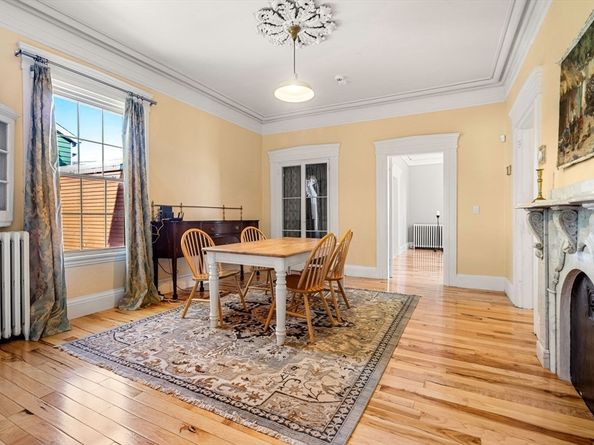 33 Middle St, Gloucester MA 01930