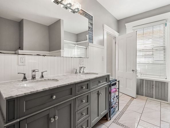 33 Middle St, Gloucester MA 01930