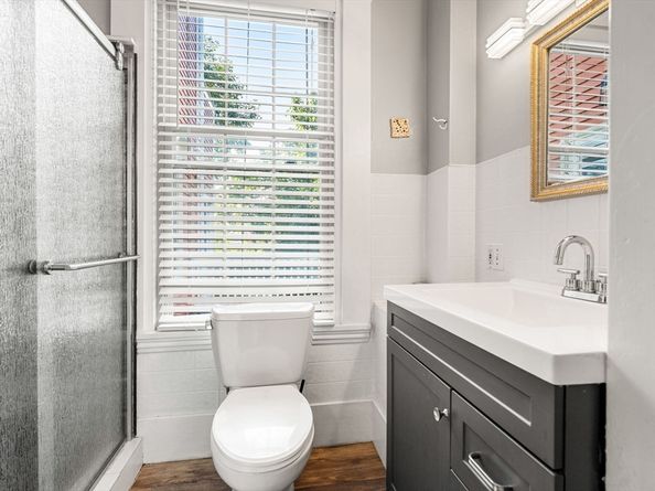 33 Middle St, Gloucester MA 01930