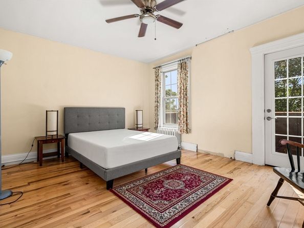 33 Middle St, Gloucester MA 01930