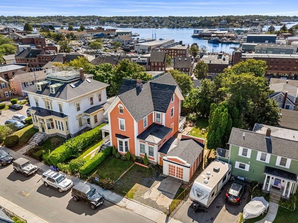 33 Middle St, Gloucester MA 01930