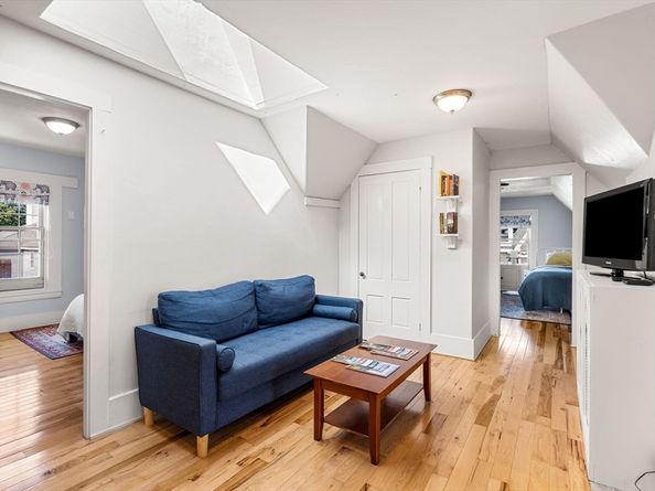 33 Middle St, Gloucester MA 01930