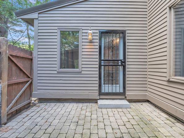 8 Brookside Rd, Middleton MA 01949