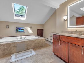 8 Brookside Rd, Middleton MA 01949