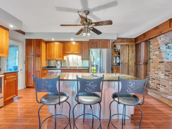 8 Brookside Rd, Middleton MA 01949