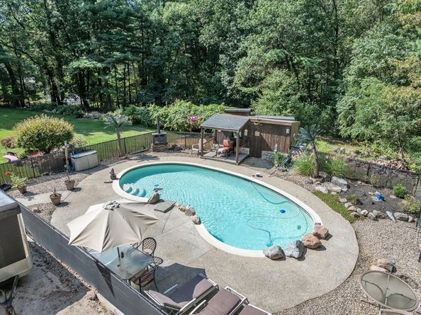 8 Brookside Rd, Middleton MA 01949