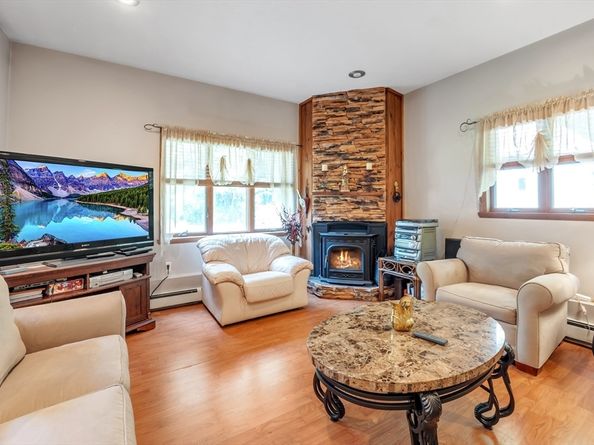 8 Brookside Rd, Middleton MA 01949