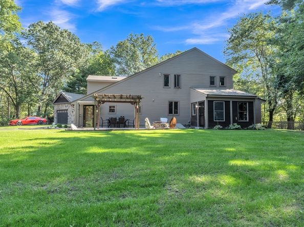 8 Brookside Rd, Middleton MA 01949