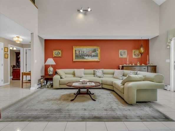 51 Walnut St, Saugus MA 01906