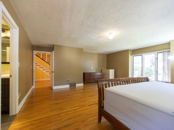 290 Central Ave, Milton MA 02186