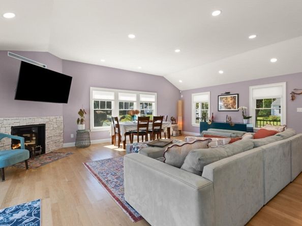 20 Blossom Rd, Braintree MA 02184
