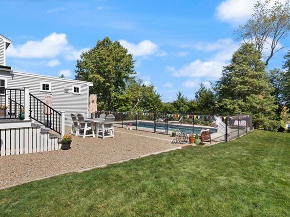 20 Blossom Rd, Braintree MA 02184