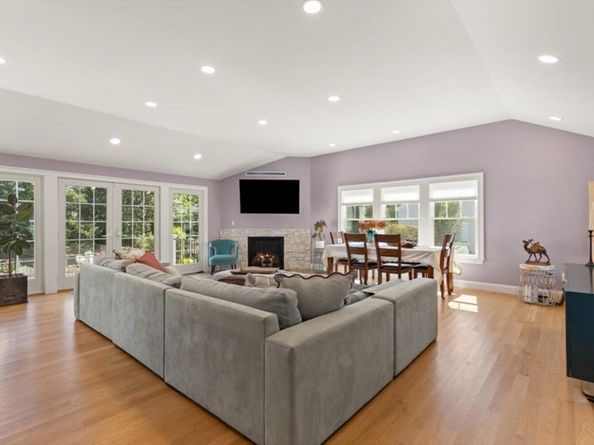 20 Blossom Rd, Braintree MA 02184