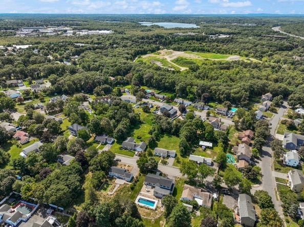 20 Blossom Rd, Braintree MA 02184