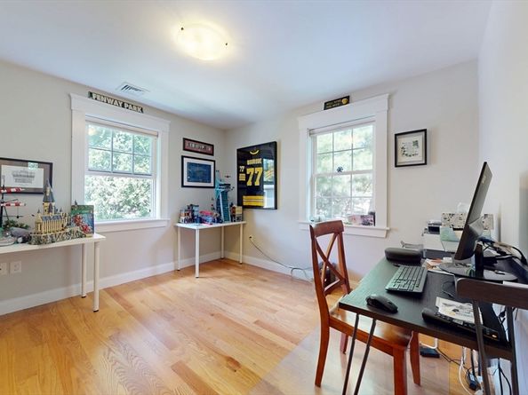 50 Hathaway Cir, Arlington MA 02476