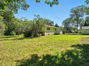 385 River Rd, Uxbridge MA 01569