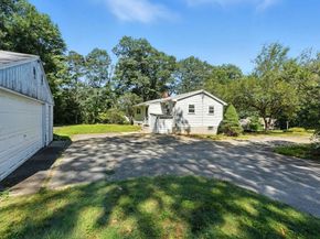 385 River Rd, Uxbridge MA 01569