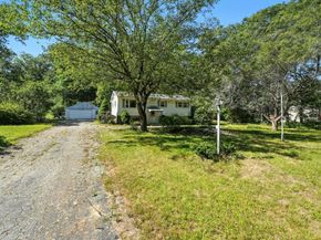 385 River Rd, Uxbridge MA 01569