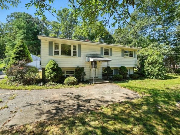 385 River Rd, Uxbridge MA 01569