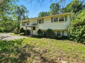 385 River Rd, Uxbridge MA 01569