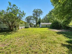 385 River Rd, Uxbridge MA 01569