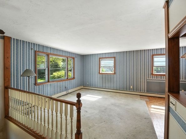 385 River Rd, Uxbridge MA 01569