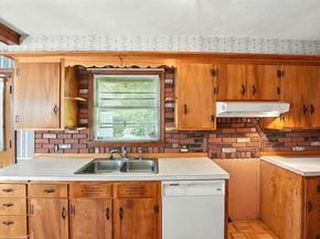 385 River Rd, Uxbridge MA 01569