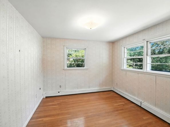 385 River Rd, Uxbridge MA 01569