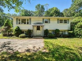 385 River Rd, Uxbridge MA 01569