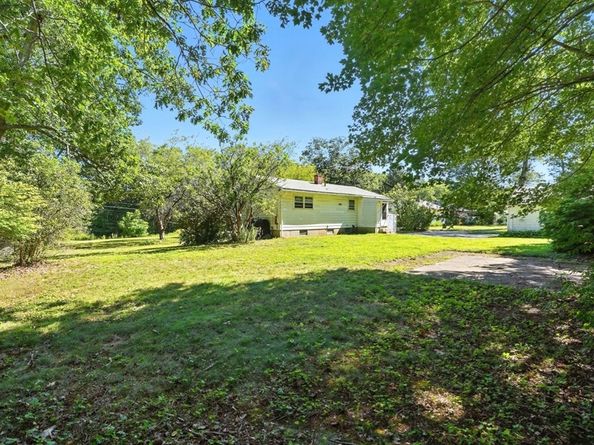 385 River Rd, Uxbridge MA 01569