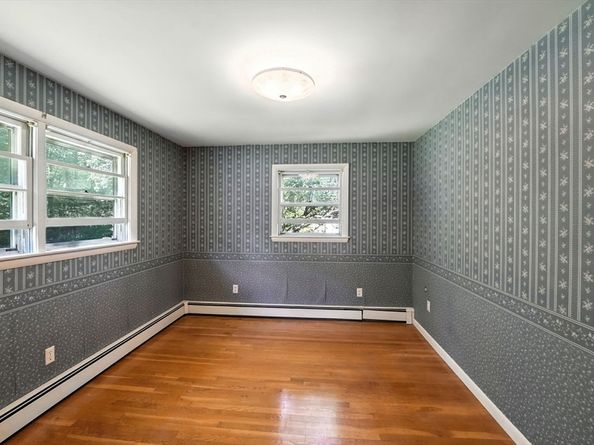 385 River Rd, Uxbridge MA 01569