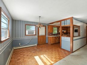 385 River Rd, Uxbridge MA 01569