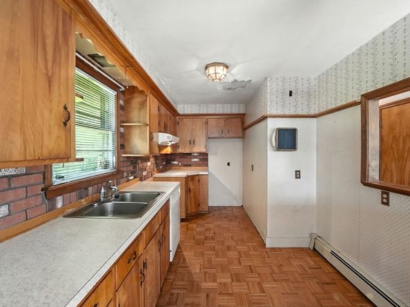385 River Rd, Uxbridge MA 01569
