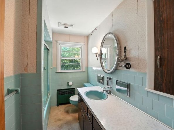 385 River Rd, Uxbridge MA 01569
