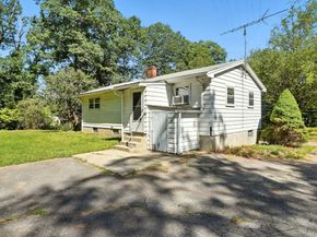 385 River Rd, Uxbridge MA 01569