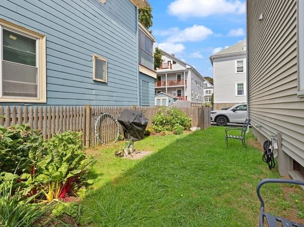 17 Messervy St 1, Salem MA 01970