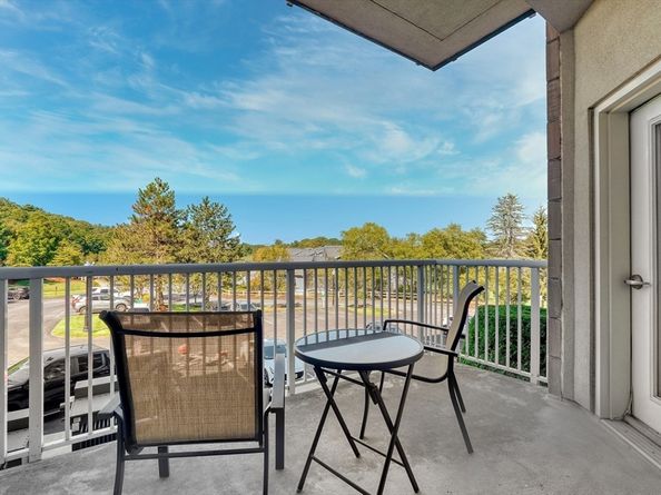 36 Village Road 203, Middleton MA 01949