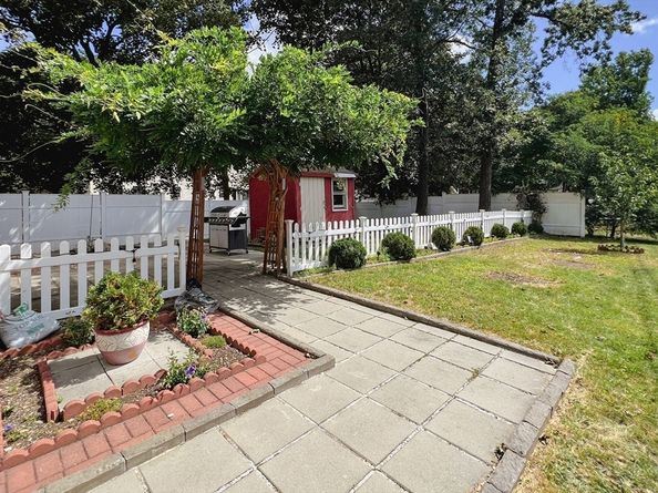 52 Fairlawn Cir, Shrewsbury MA 01545