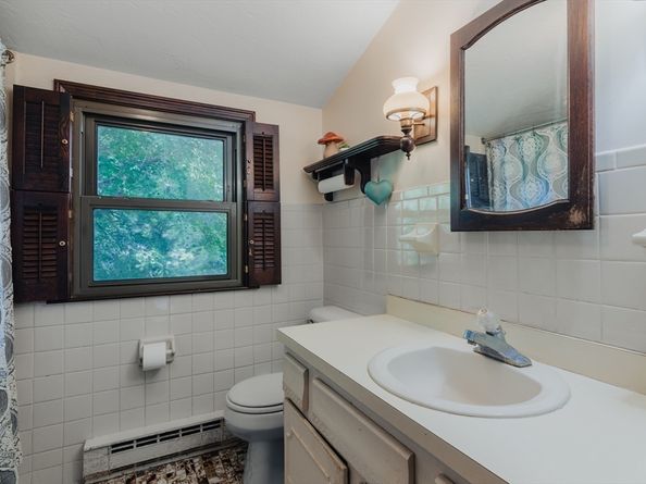 52 Fairlawn Cir, Shrewsbury MA 01545