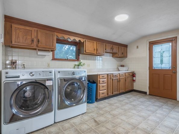 52 Fairlawn Cir, Shrewsbury MA 01545